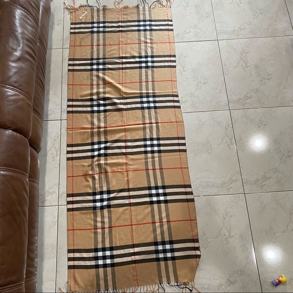 Authentic BURBERRY Scarf - Picture 4 of 8